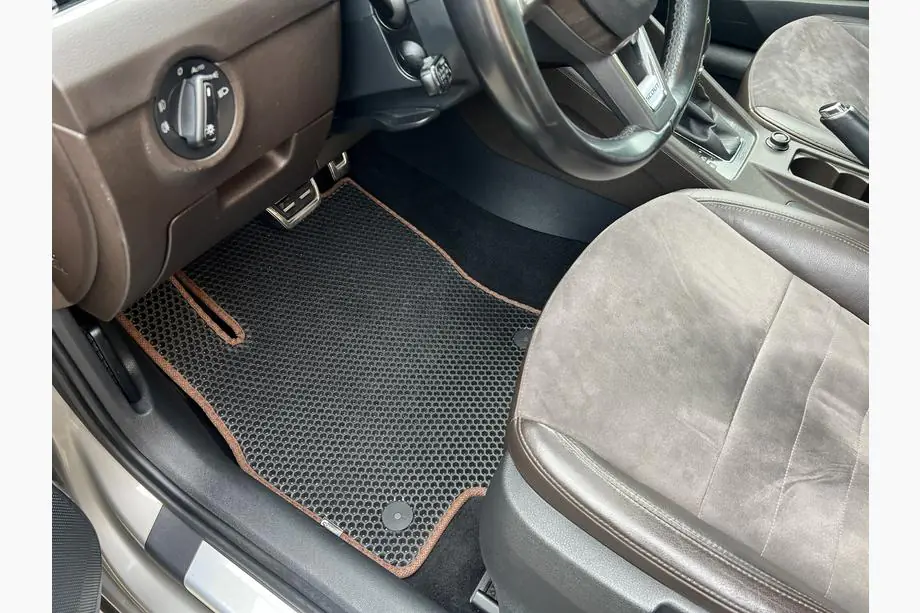 Skoda Octavia III A7 2013–2019 Carsuit gummimåtter (Sorte) Image