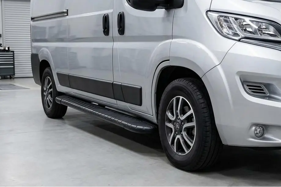 Peugeot Boxer 2006–2025 Bosphorus Black sidetrin (2 stk., aluminium) Image