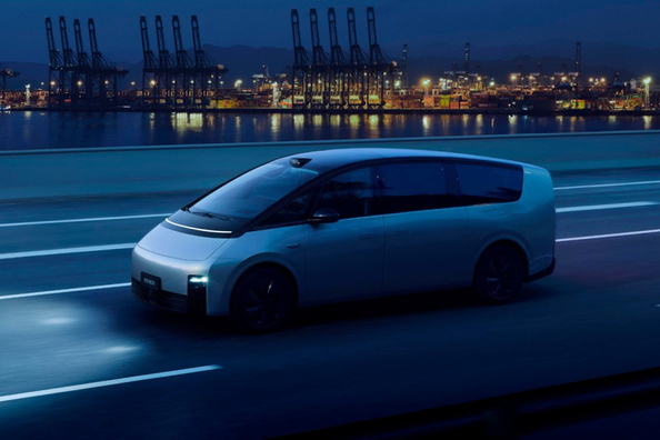 Test af Li Mega: futuristisk minivan med hurtig opladning