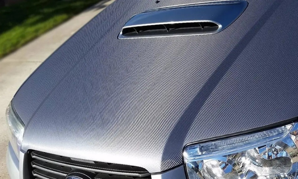Bør du bruge carbonfolie til tuning af bilen?
