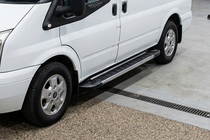 Ford Transit 2000–2014 RedLine V1 sidestrin (2 stk., aluminium) L3/L4 (lang) foto 1
