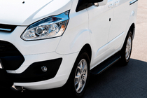 Ford Custom 2013–2022 Sidetrin Allmond Black (2 stk., aluminium) Lang akselafstand foto 1