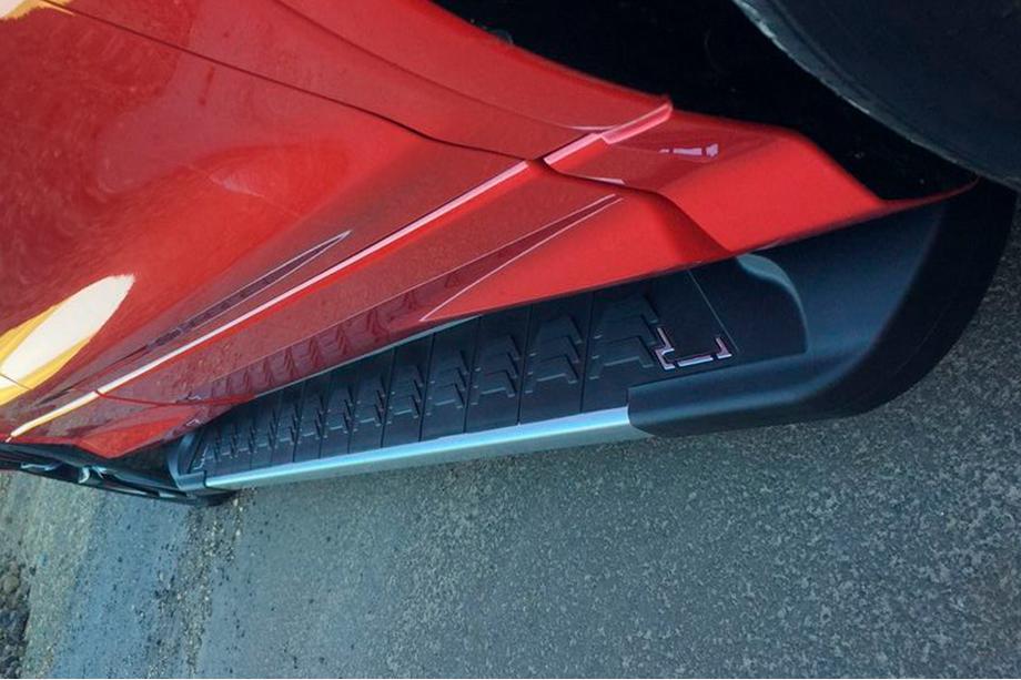 Ford Kuga/Escape 2013–2019 RedLine V1 sidestrin (2 stk., aluminium) Med sorte dørbeskyttere Foto 4