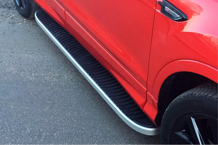 Ford Kuga/Escape 2013–2019 Sidetrin Tayga Grey (2 stk., aluminium) Med lakerede dørplader Foto 9