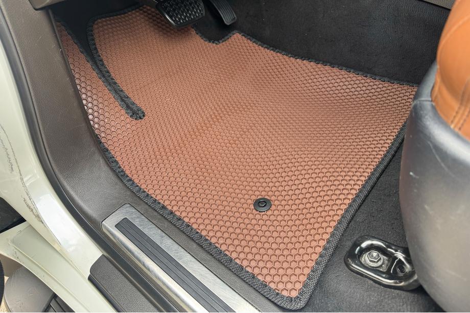Toyota Land Cruiser 200 2007–2021 Gummimåtter Carsuit (2007-2012, brun) Image