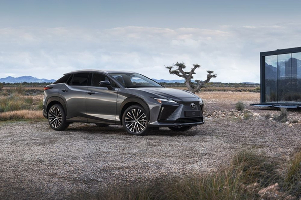 Test af Lexus RZ 300e: Premium elektrisk crossover