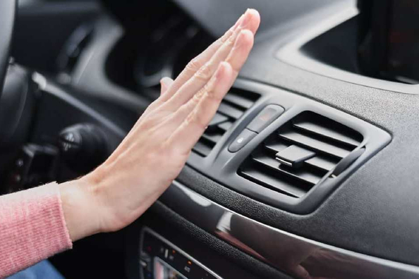 Hvorfor bilens aircondition blæser dårligt: mulige årsager