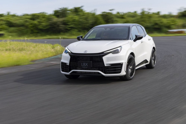 Test af Lexus LBX Morizo RR: Sportsligt præg i premiumklassen