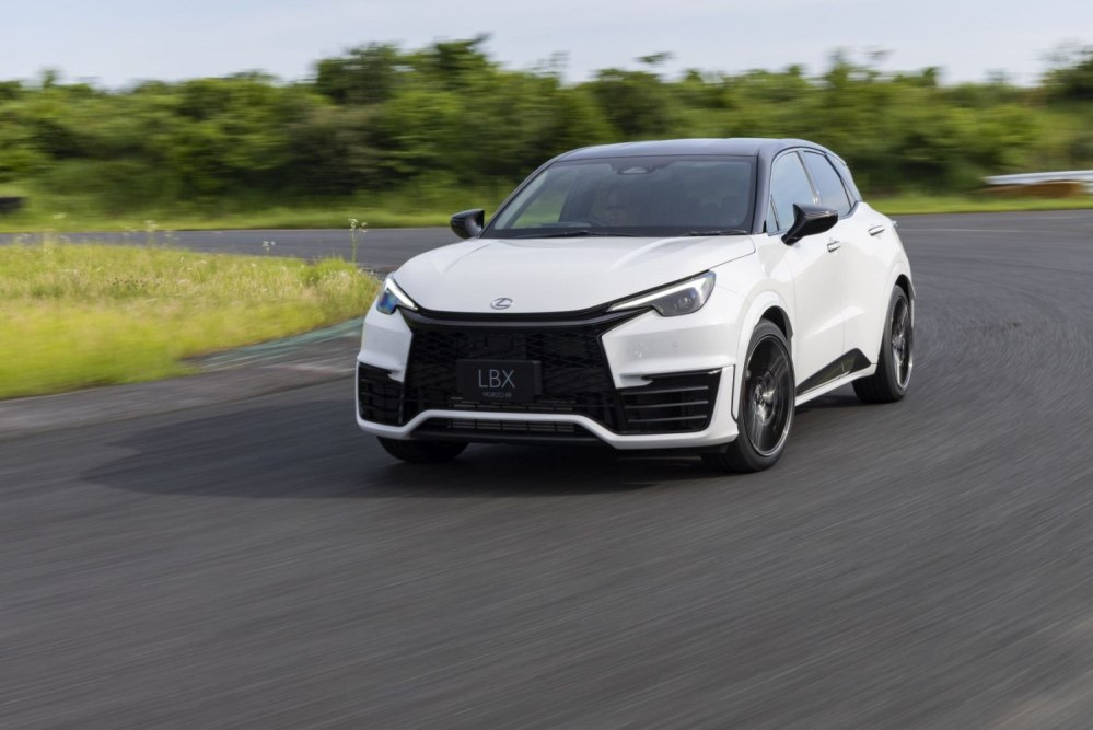 Test af Lexus LBX Morizo RR: Sportsligt præg i premiumklassen