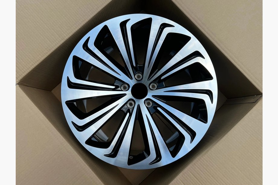 Bentley Bentayga 2015–2025 Smedede OEM-fælge R24 (4 stk) Image