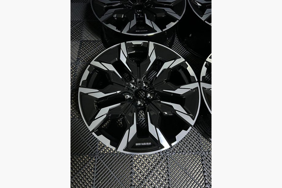 BMW 5/i5-serie G60/G60E/G61 2023– Smedede fælge OEM R21 V3 (4 stk) Image