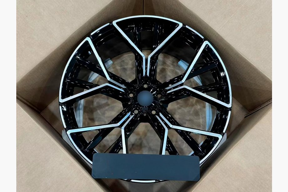 BMW X7 G07 2019– Smedede OEM-fælge R22 V6 (4 stk) Image