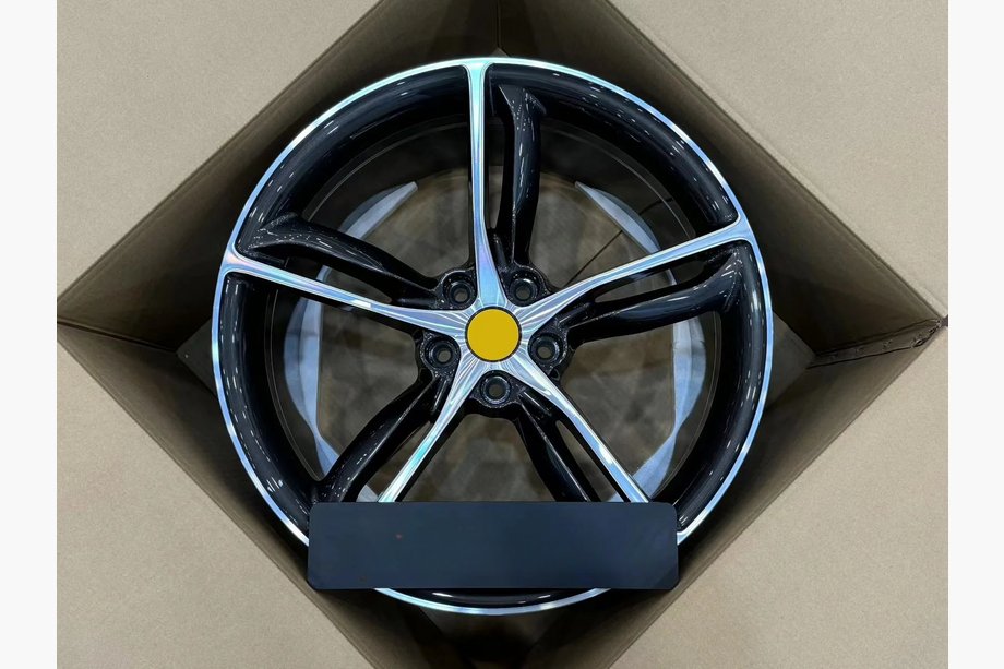 Ferrari 488 GTB 2015–2019 Smedede OEM-fælge R20 V3 (4 stk.) Image
