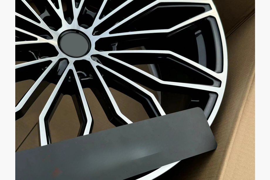Lamborghini Urus 2018– OEM R23 V10 smedede fælge (4 stk.) Foto 9