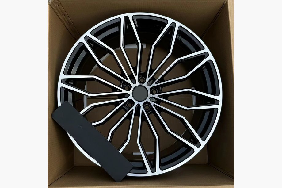Lamborghini Urus 2018– OEM R23 V10 smedede fælge (4 stk.) Foto 2
