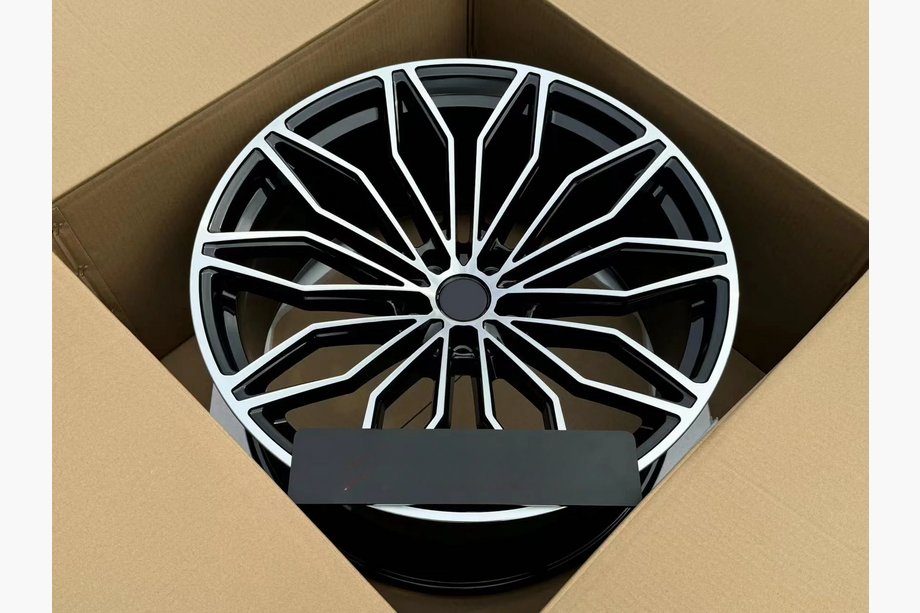 Lamborghini Urus 2018– OEM R23 V10 smedede fælge (4 stk.) Foto 4