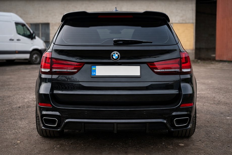 BMW X5 F15 2013–2018 Bagkofangerdiffusor Black Warrior (til M-Sport) Image
