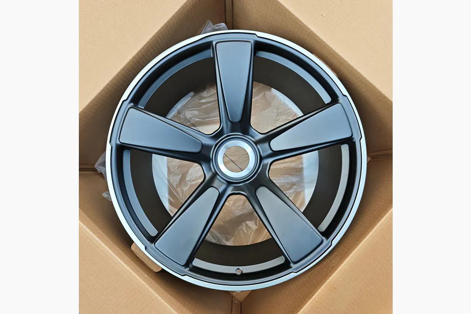Porsche 911 (992) 2018– OEM smedede fælge R20 R21 V37 (sæt med 4 stk.) Image