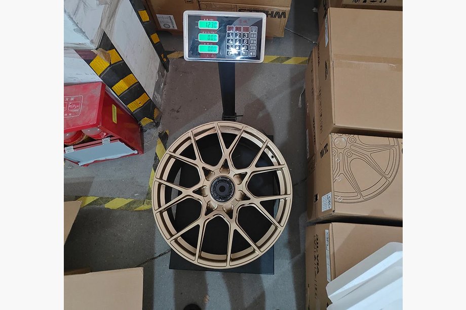 Porsche Boxster/Cayman 982 (718) 2016– OEM R20 V8 smedede fælge (4 stk) Image