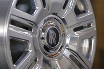 Rolls-Royce Cullinan 2018– Smedede OEM fælge R22 V3 (4 stk) foto 3