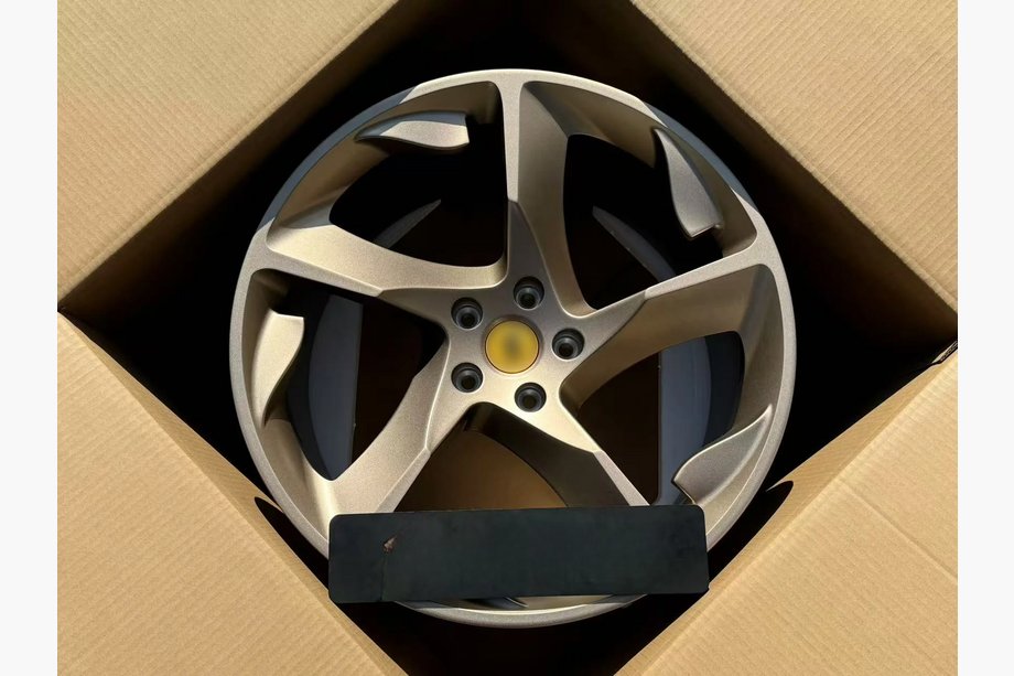 Ferrari SF90 Stradale Smedede OEM fælge R20 V2 (4 stk) Image