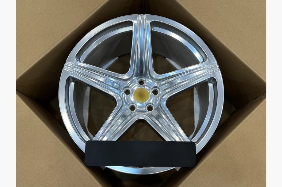 Ferrari 550 Smedede OEM-fælge R20 V3 (4 stk.) Image