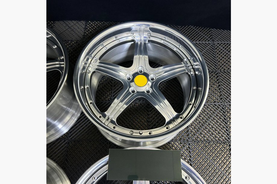 Ferrari 550 Smedede OEM fælge R19 (4 stk.) Image