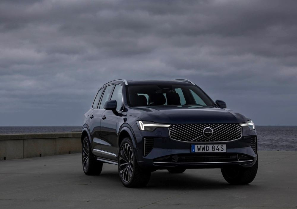 Volvo XC90 II (2024): Luksuriøs familie-SUV med hybridteknologi