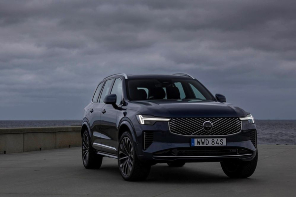 Volvo XC90 II (2024): Luksuriøs familie-SUV med hybridteknologi