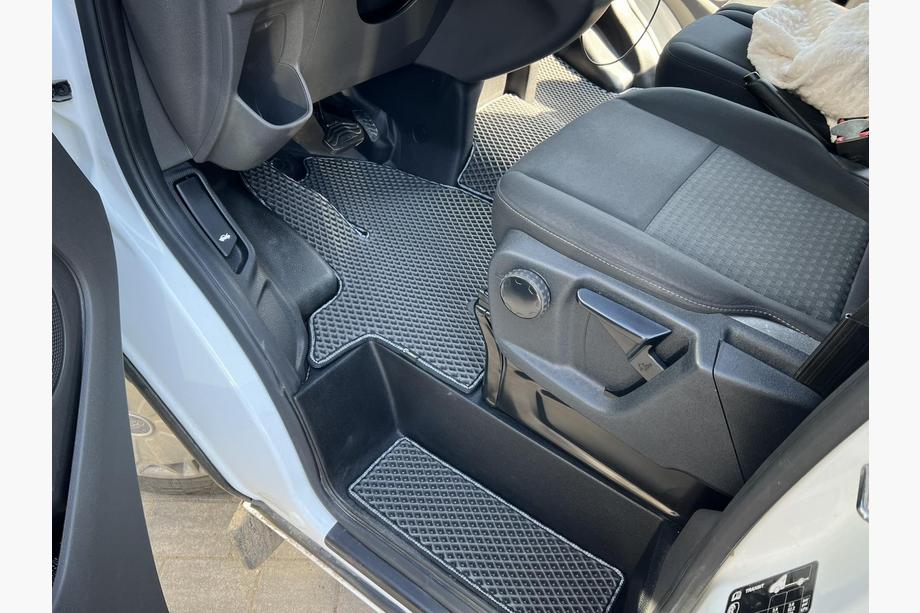 Ford Custom 2013–2022 Polyuretan dørtrinsmåtter (2 stk., EVA, grå) Image