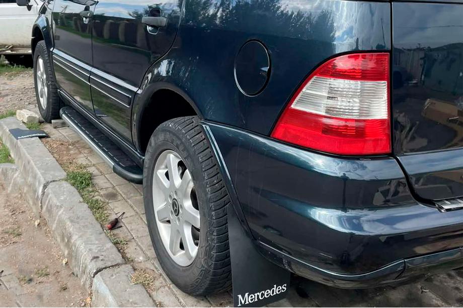 Mercedes ML W163 1997–2005 Duru sidetrin (2 stk., aluminium) Image