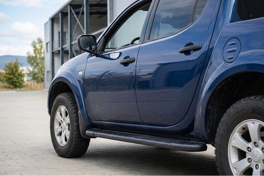 Mitsubishi L200 2006–2015 Sidetrin Bosphorus Black (2 stk., aluminium) Image