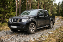 Nissan Navara 2006–2015 Maydos V1 sidetrin (2 stk., aluminium ↗ rustfrit stål) foto 1