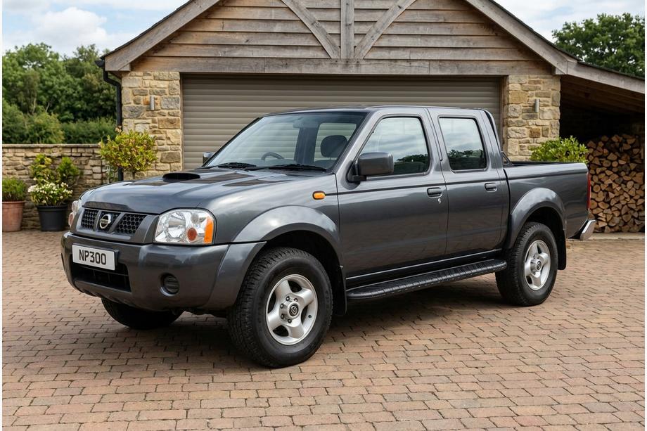 Nissan NP300 1999–2015 Sidetrin Bosphorus Black (2 stk., aluminium) Image