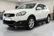 Nissan Qashqai 2010–2014 Allmond Black sidetrin (2 stk., aluminium) Kort akselafstand foto 1
