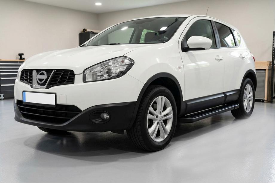 Nissan Qashqai 2010–2014 Allmond Black sidetrin (2 stk., aluminium) Kort akselafstand Image