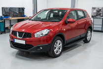 Nissan Qashqai 2010–2014 Sidetrin Bosphorus Black (2 stk., aluminium) Kort akselafstand foto 1