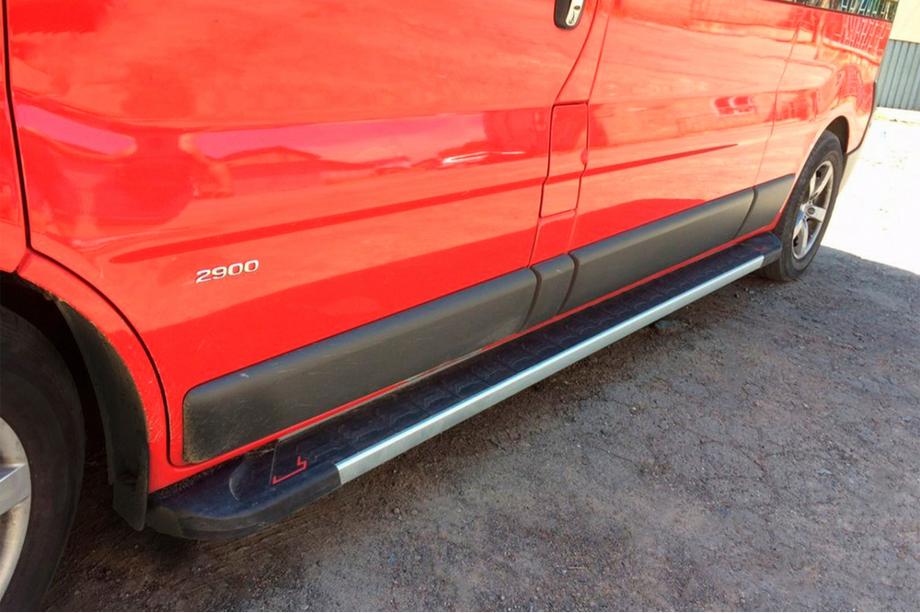Opel Vivaro 2001–2015 RedLine V1 sidetrin (2 stk., aluminium) Image