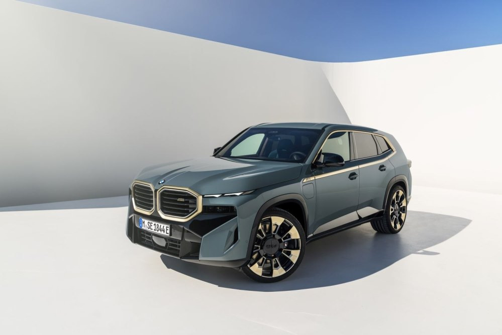 Test af BMW XM M 50e Plug-in Hybrid med høj ydeevne
