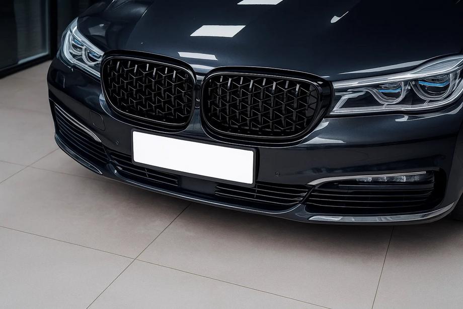 BMW 7-serie G11/G12 2015–2022 Diamond Black nyregrill (2016-2019, sort højglans) Foto 1