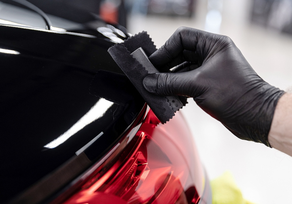 Sådan påfører du en hydrofobisk coating på bilen