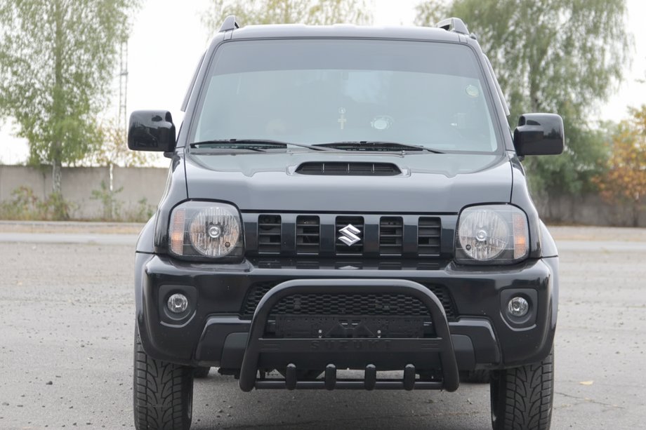 Suzuki Jimny 1998–2018 Frontbøjle QT006 Black (rustfrit stål) Image