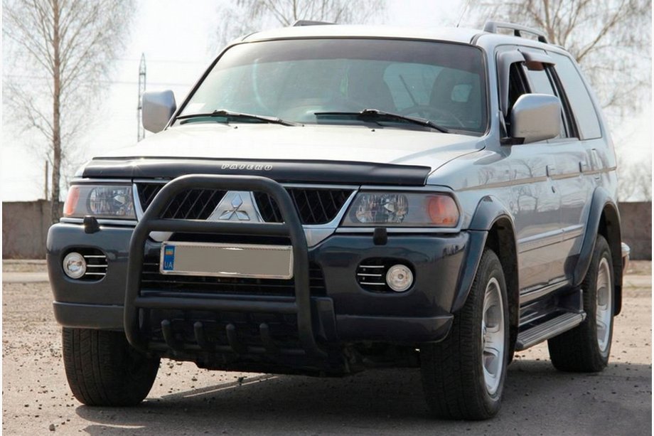 Mitsubishi Pajero Sport 1996–2007 Kængurubøjle QT007 Black (rustfrit stål) Foto 1