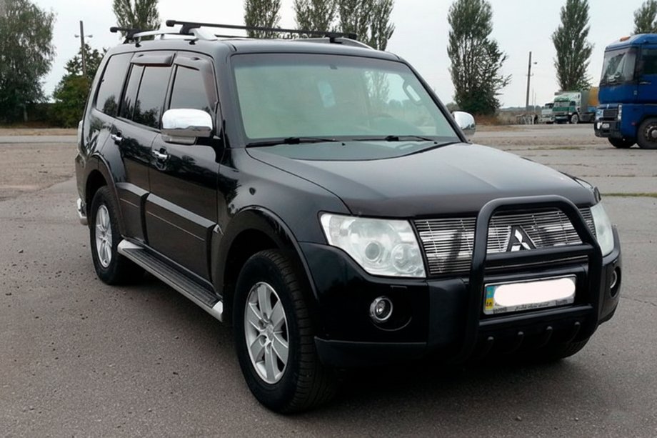 Mitsubishi Pajero Wagon IV 2006–2021 Bullbar QT007 Black (rustfrit stål) Image