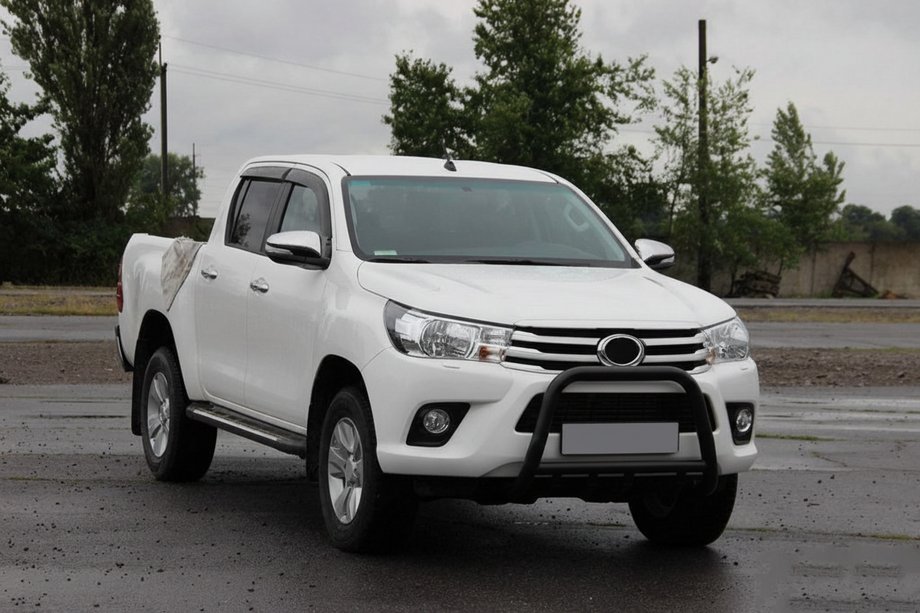 Toyota Hilux 2015– Frontbøjle QT008 Black (rustfrit stål) Image