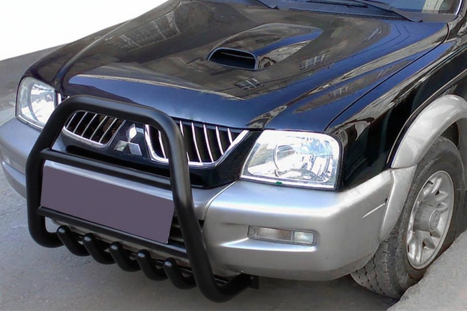 Mitsubishi L200 1996–2006 Bullbar QT007 Black (rustfrit stål) Image