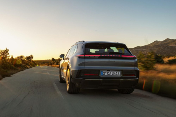 Anmeldelse af Porsche Cayenne Electric 2026: Elektrisk crossover med superdynamik Foto 4