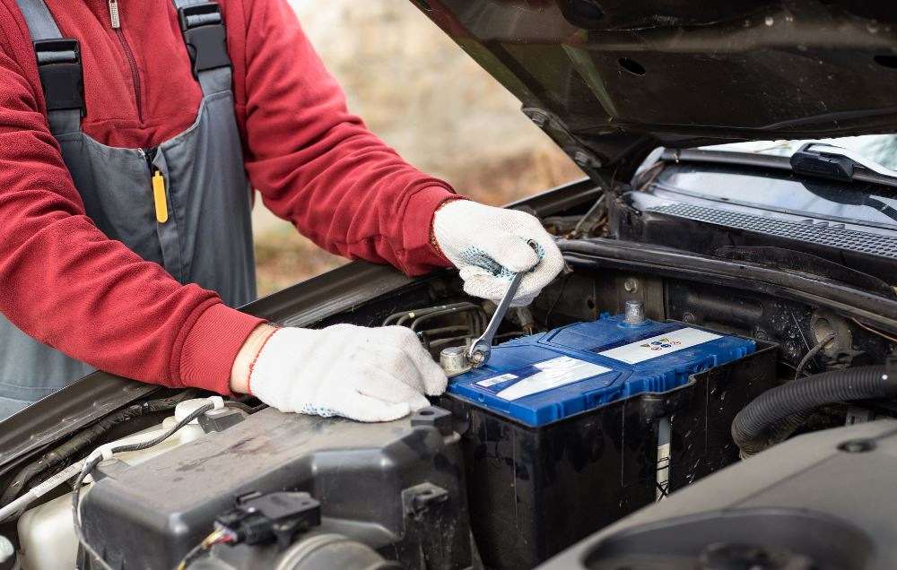 Sådan klargør du bilens batteri før frost: forberedelsesguide