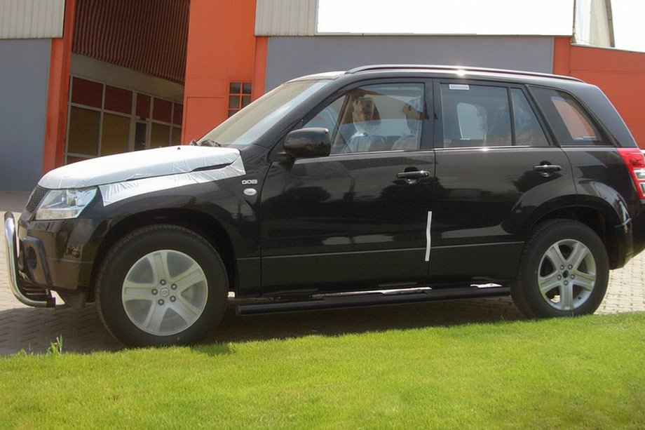 Suzuki Grand Vitara 2005–2017 Siderør Black (2 stk., rustfrit stål) Image
