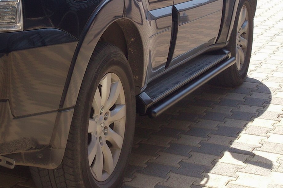Mitsubishi Pajero Wagon IV 2006–2021 Siderør Black (2 stk., rustfrit stål) Image